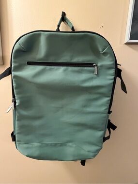 Open Story Minimalist Green Travel Backpack